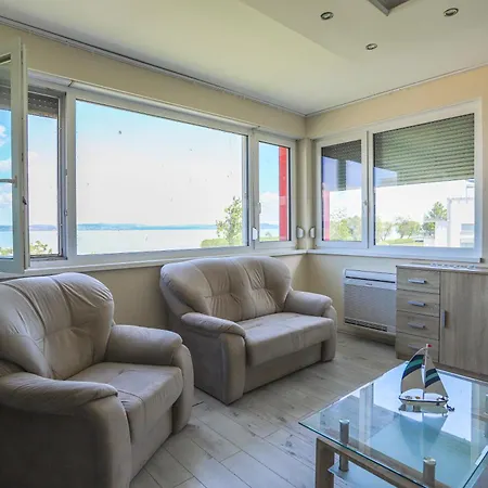 Lakeview 아파트